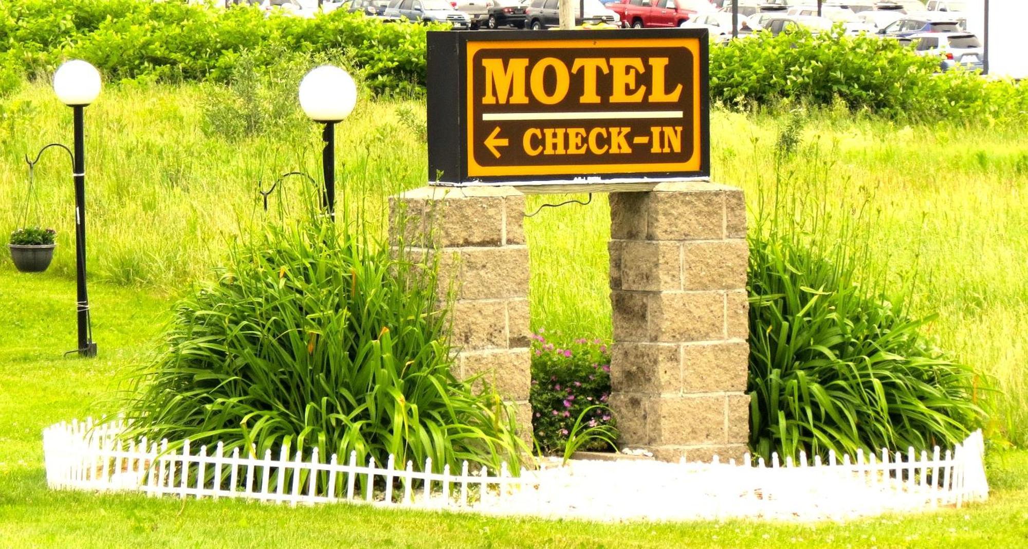Budget Host Airport Inn Waterville Buitenkant foto