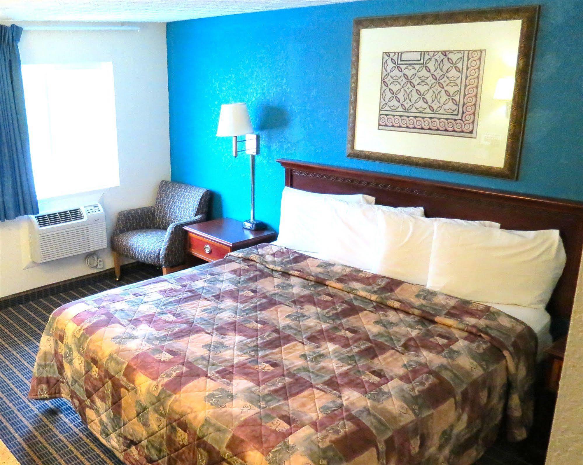 Budget Host Airport Inn Waterville Buitenkant foto