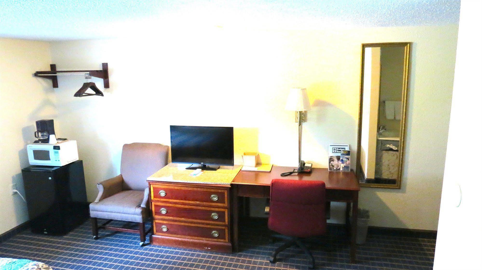 Budget Host Airport Inn Waterville Buitenkant foto