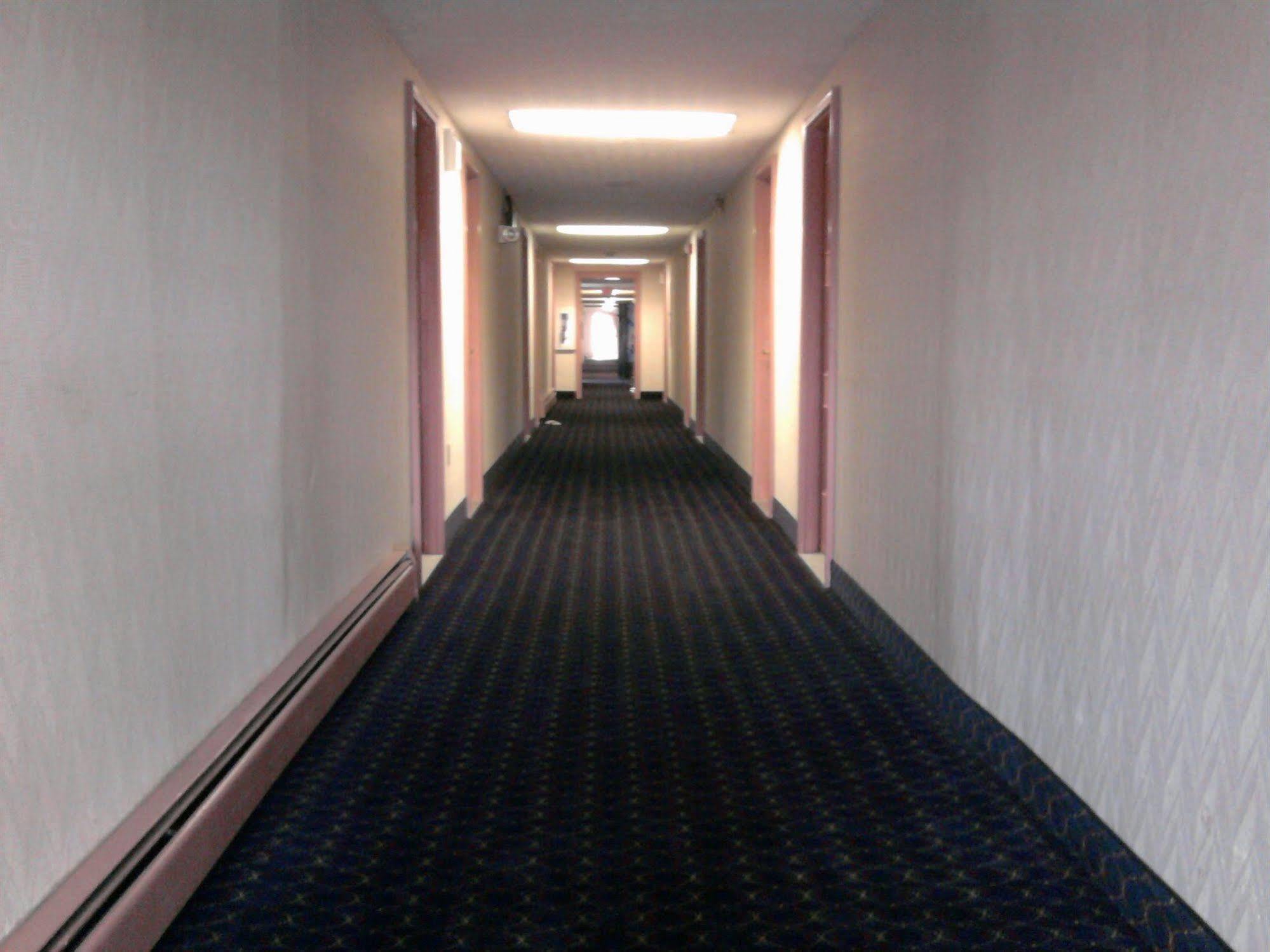Budget Host Airport Inn Waterville Buitenkant foto